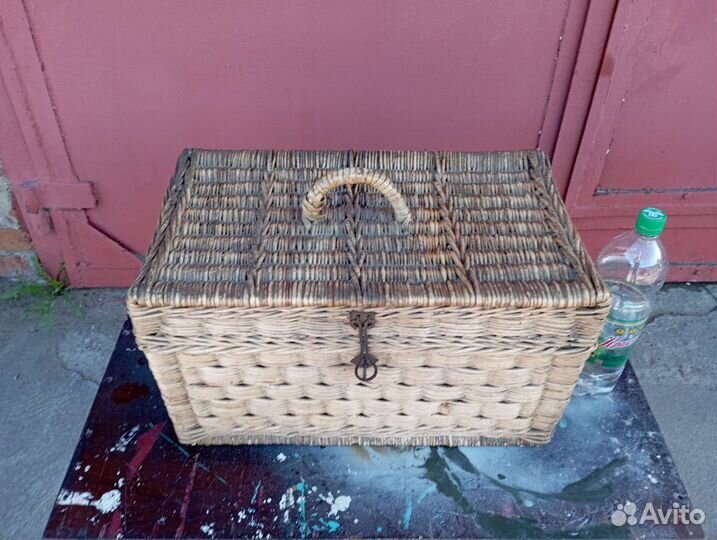 Сундук (короб) плетëный старый