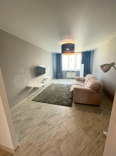 2-к. квартира, 63 м², 3/10 эт.