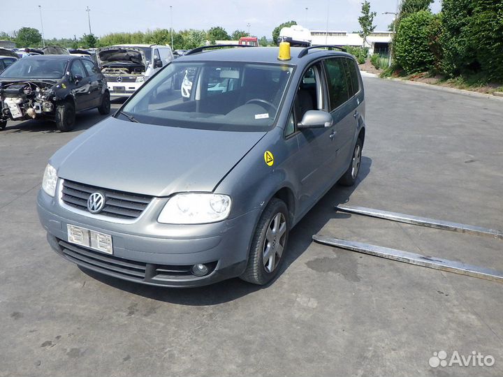 Замок капота Volkswagen Touran (2003-2010)