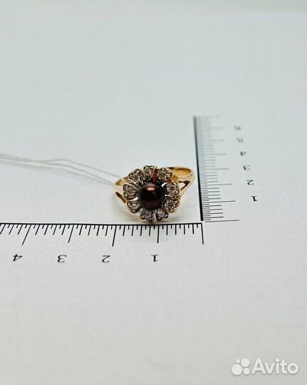 Кольцо с синтетическим камнем Золото