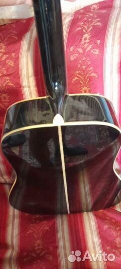 Акустическая гитара