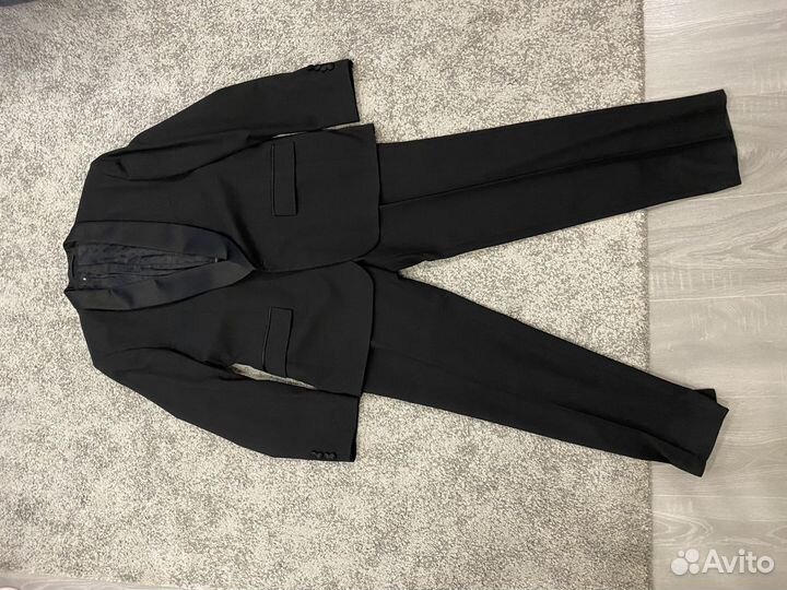 Классический мужской костюм (смокинг)