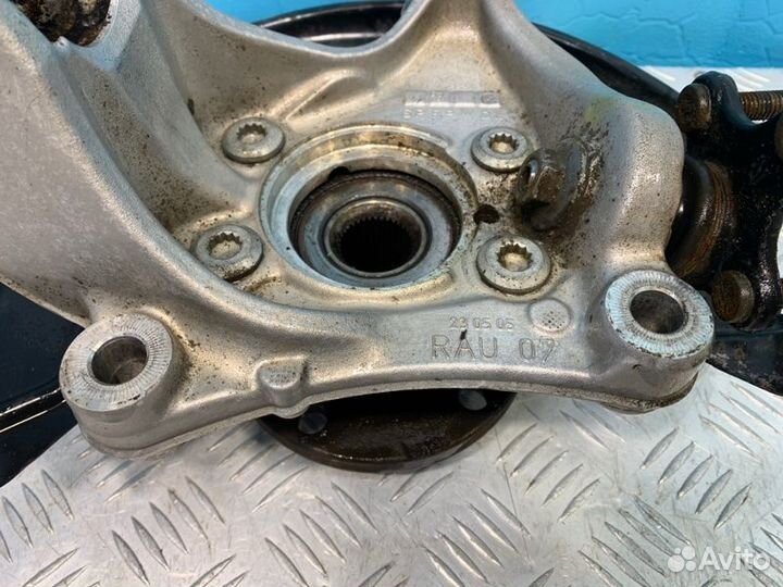 Кулак поворотный Volkswagen Passat B7 1.4 caxa