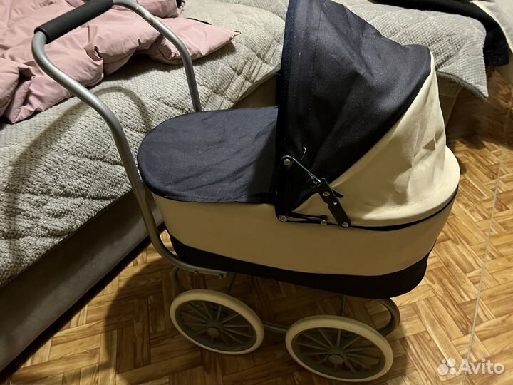 Игрушечная коляска для кукол