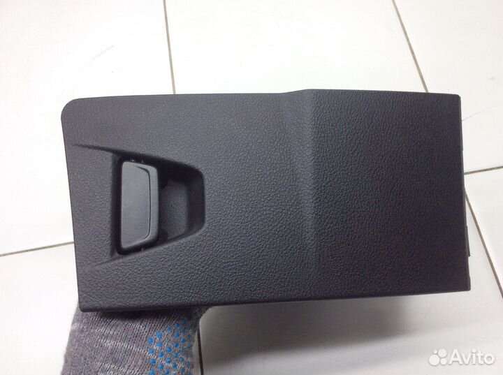 Бардачок со стороны водителя Ford Focus 3