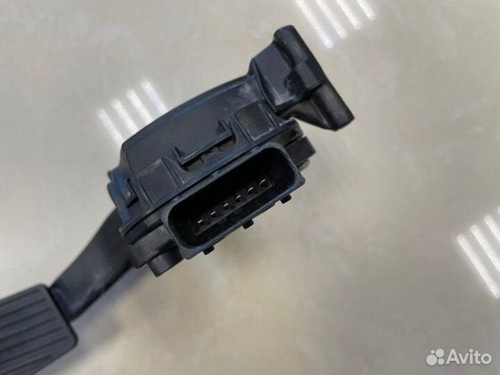 Педаль акселератора Chevrolet Cruze J300 F16D3