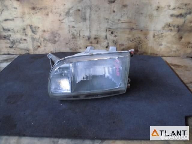 Фара левая toyota hiace