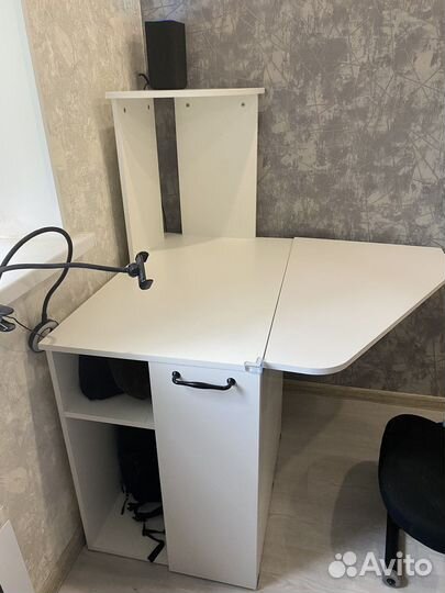 Компьютерный стол компактный