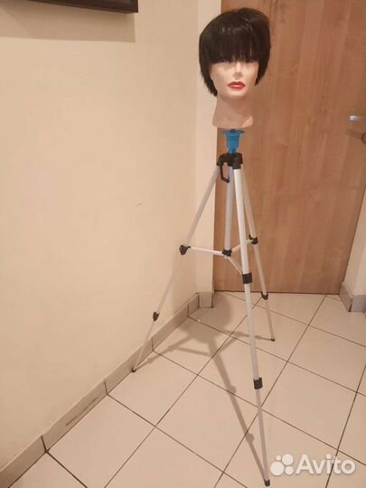 Болванка с напольным штативом. Для парикмахера