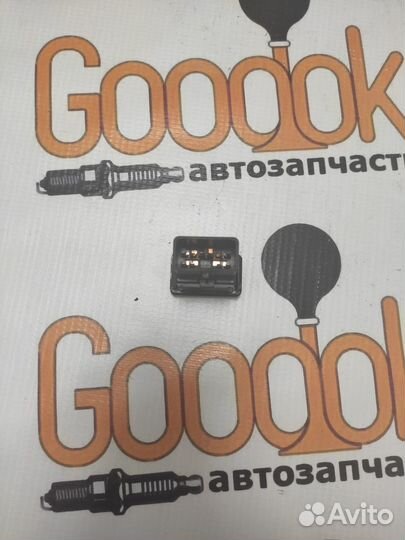 Кнопка аварийной сигнализации Mitsubishi Pajero 2