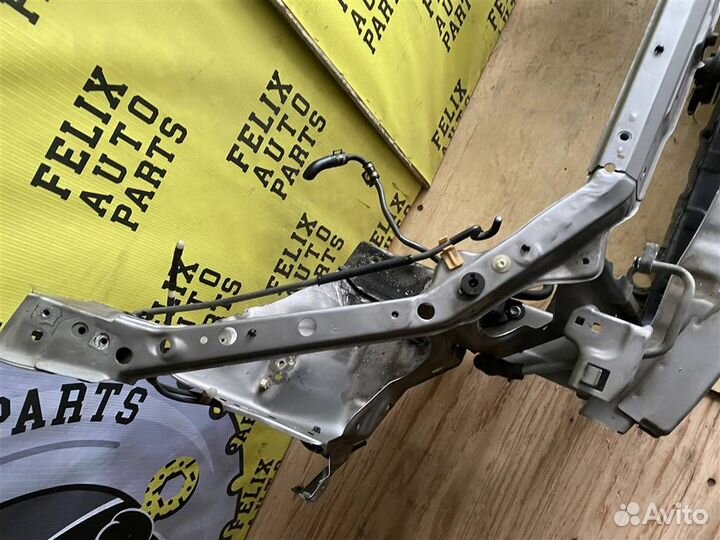 Рамка радиатора Toyota Estima (MCR30) 2000-2005