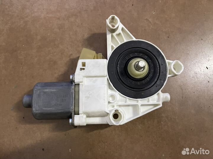 Задний мотор стеклоподьемника mercedes w164 gl164