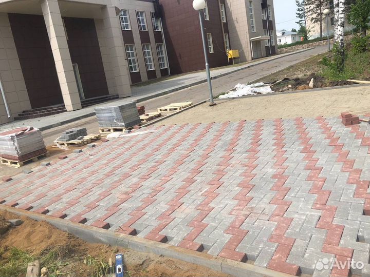 Бригада укладки брусчатки