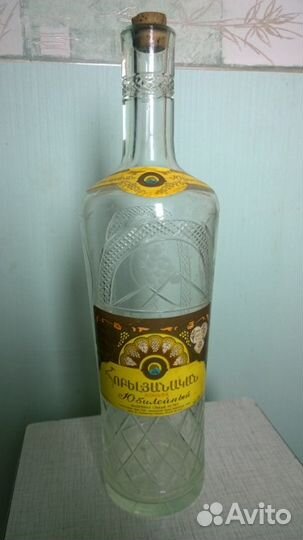Хрустальная бутыль из-под армянского коньяка