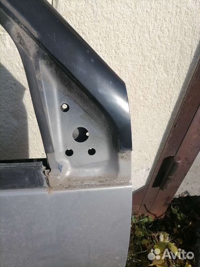 Дверь передняя правая Nissan Serena C23