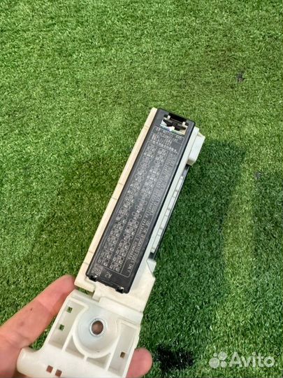 Блок предохранителей Toyota Crown Hybrid azsh20