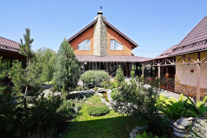 Коттедж 220 м² на участке 13 сот.