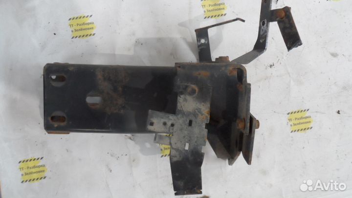 Кронштейн подножки (левого верхнего корпуса) в сбо