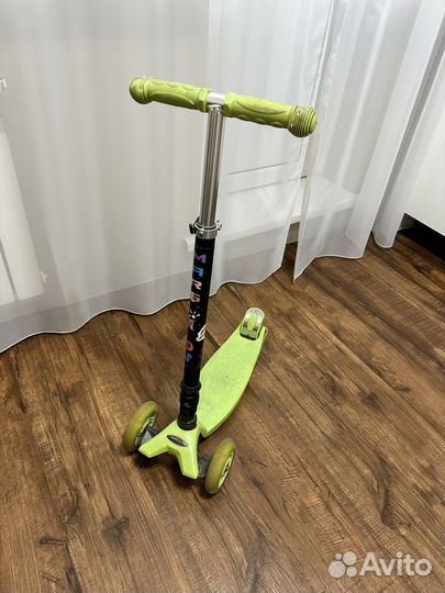 Самокат трехколесный