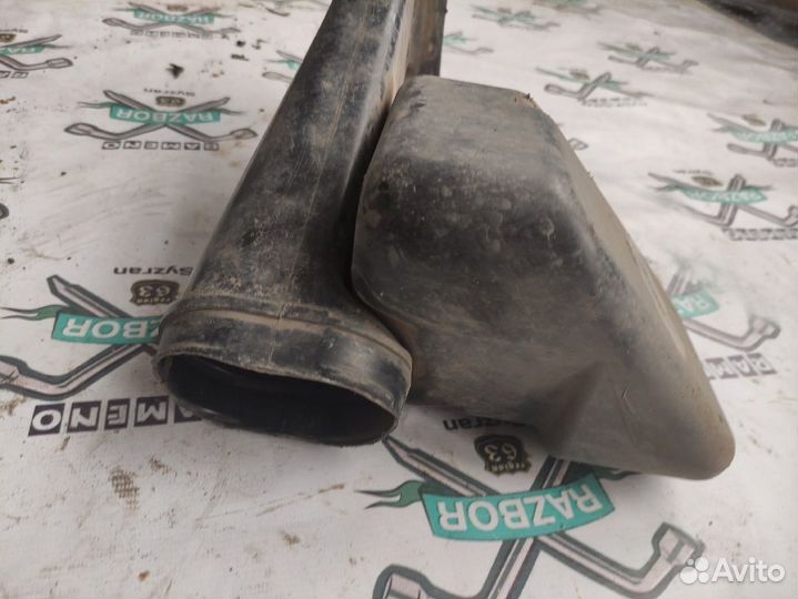 Резонатор воздушного фильтра Mitsubishi Galant 8