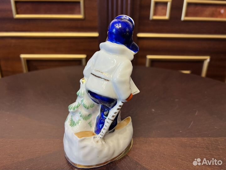 Фарфоровая статуэтка Лыжник, Киев