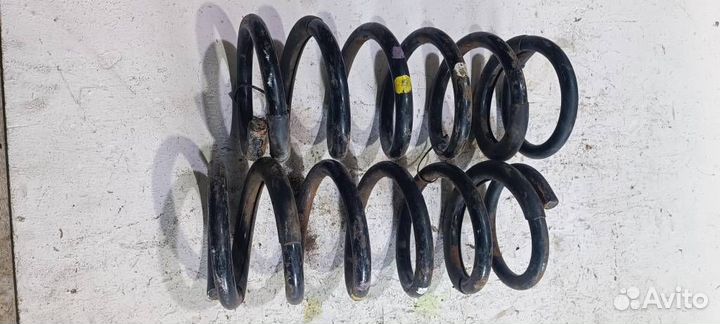 Пружина задняя Инфинити