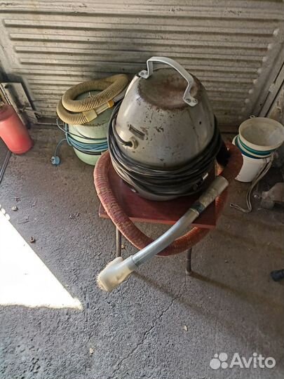 Пылесос, времен СССР. хорошо работает, мощно