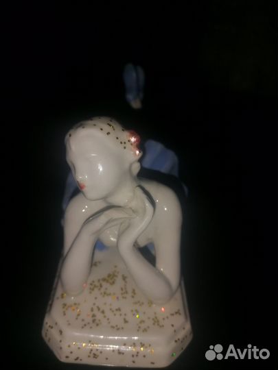 Статуэтка из фарфора
