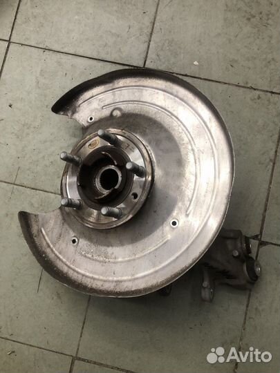 Кулак со ступицей зад прав range rover sport 2 рес