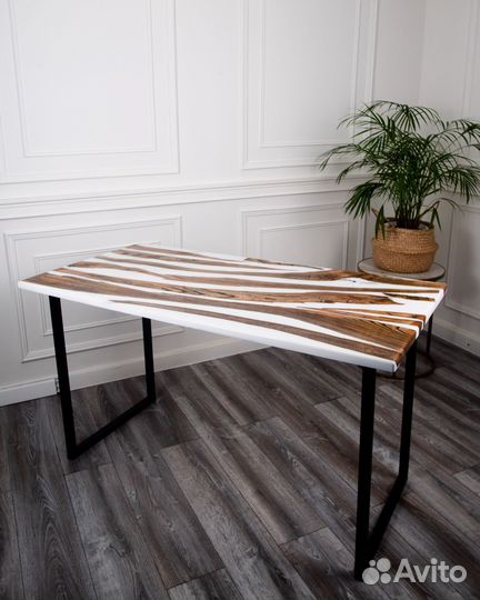 Стол из натурального дальневосточного Вяза и смолы