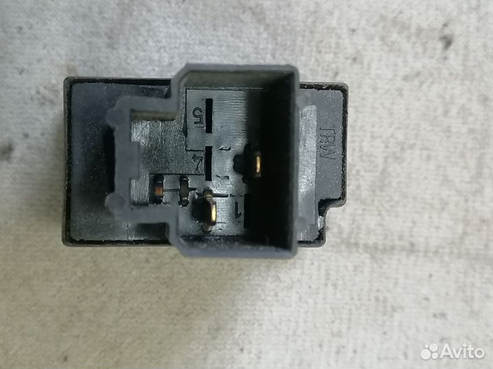 Кнопка открывания багажника Nissan Primera 1996-02