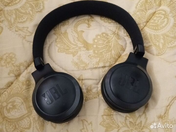 Беспроводные наушники JBL live400bt