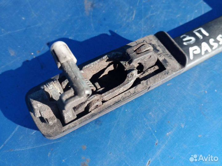 Ручка двери задняя правая Volkswagen Passat B3