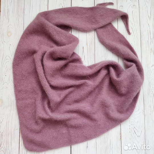 Бактус (вязаная косынка) из пуха норки