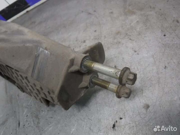 Кронштейн двс правый Лада Калина 11183 2008