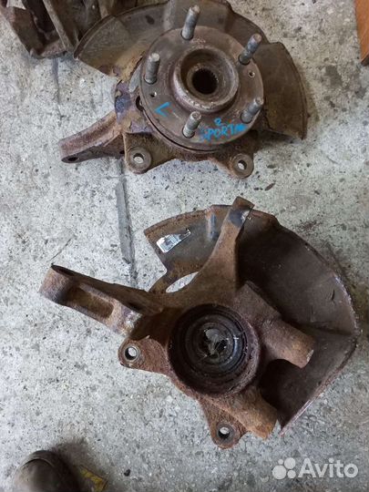 Поворотный кулак правый Kia Sportage 2