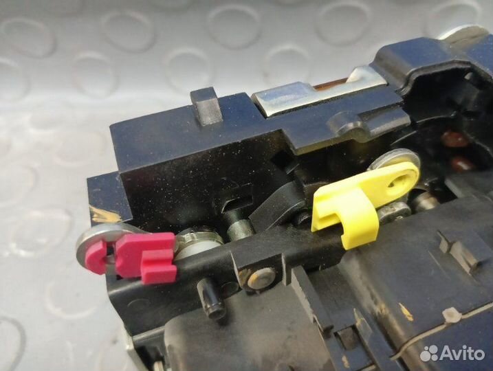 Замок двери задний левый Renault Duster 1