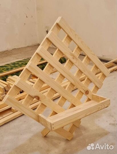 Подставка для цветов настенная деревянная