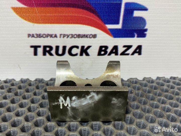 51042020136 Кронштейн вала рокеров