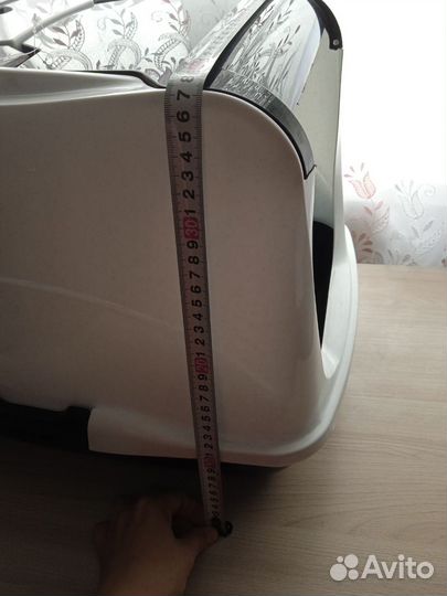 В резерве. Закрытый туалет домик для кошек