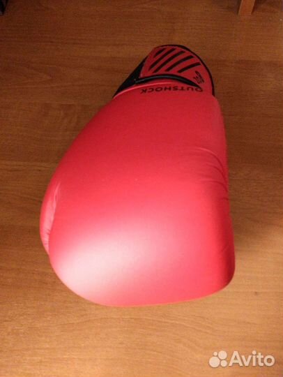 Боксерские перчатки outshock