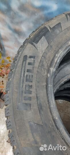 Pirelli Ice Zero 215/65 R16