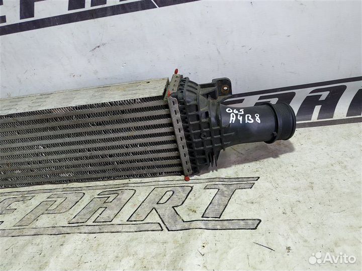 Интеркулер Audi A4 B8 2.0 cdnc 2009