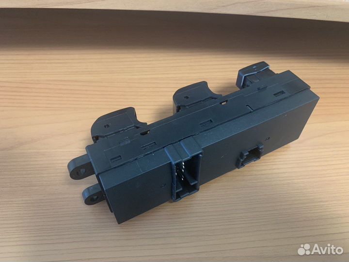 Блок управления стеклами на Ниссан