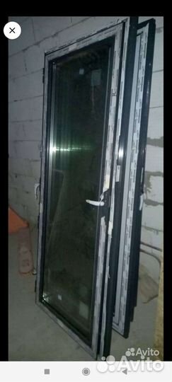 Дверь алюминивая