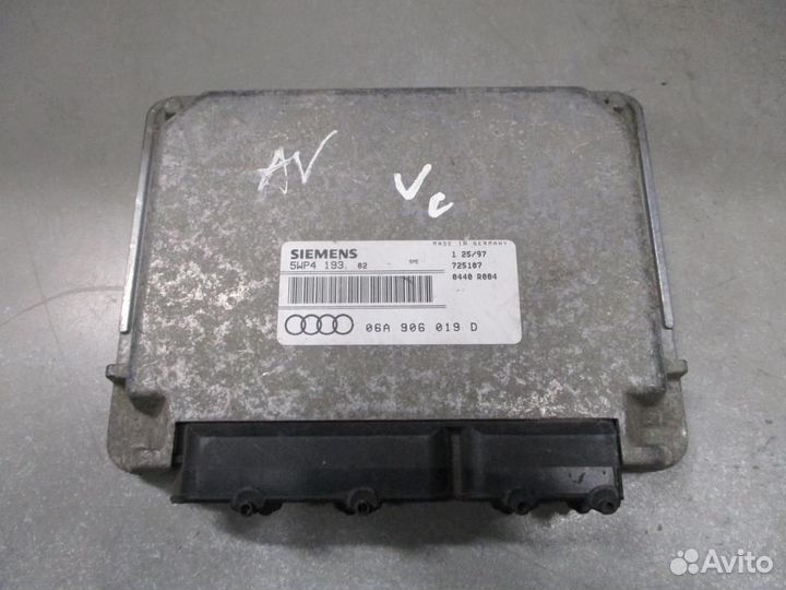 Блок управления двигателем Audi A3 (8L) 1997-2003