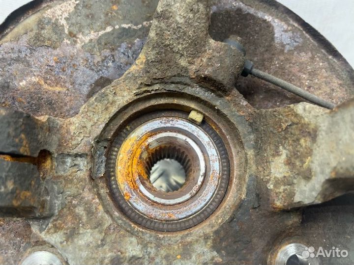 Кулак поворотный передний Dodge Caliber SUV 2.0