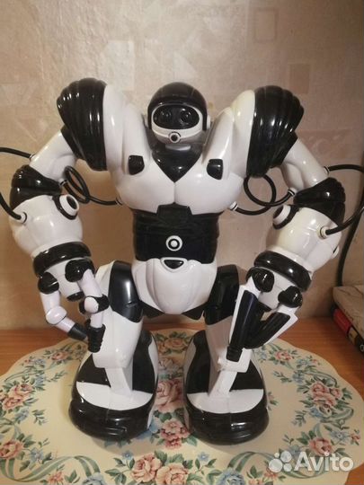 Робот WowWee Robosapien