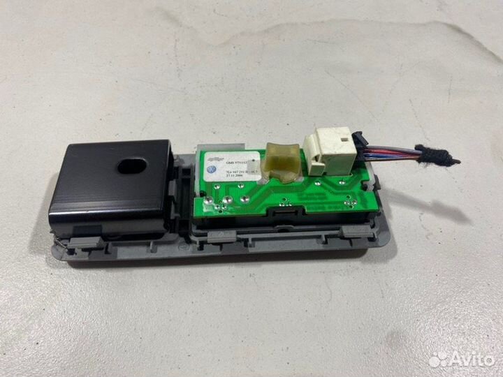 Плафон салона задний левый Volkswagen Touareg