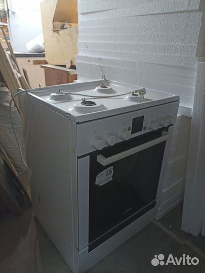 Продам газовую плиту Bosch HGV 645223R